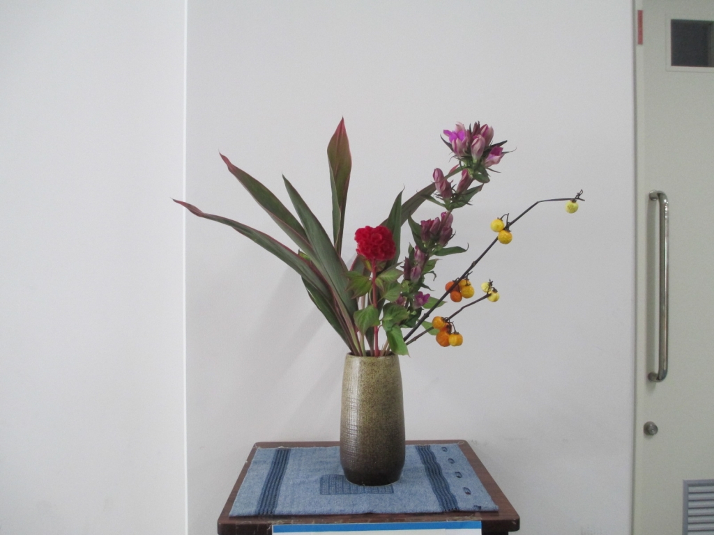 飾られている生花を開きます。